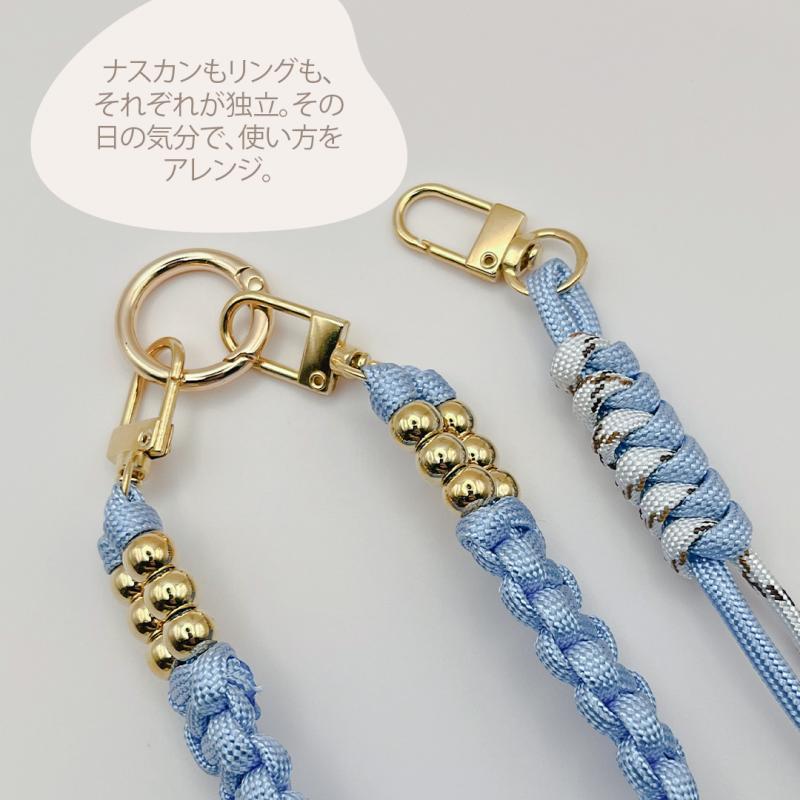 夏空に映える、クリアなブルーハンドストラップ スマホショルダー バッグチャーム